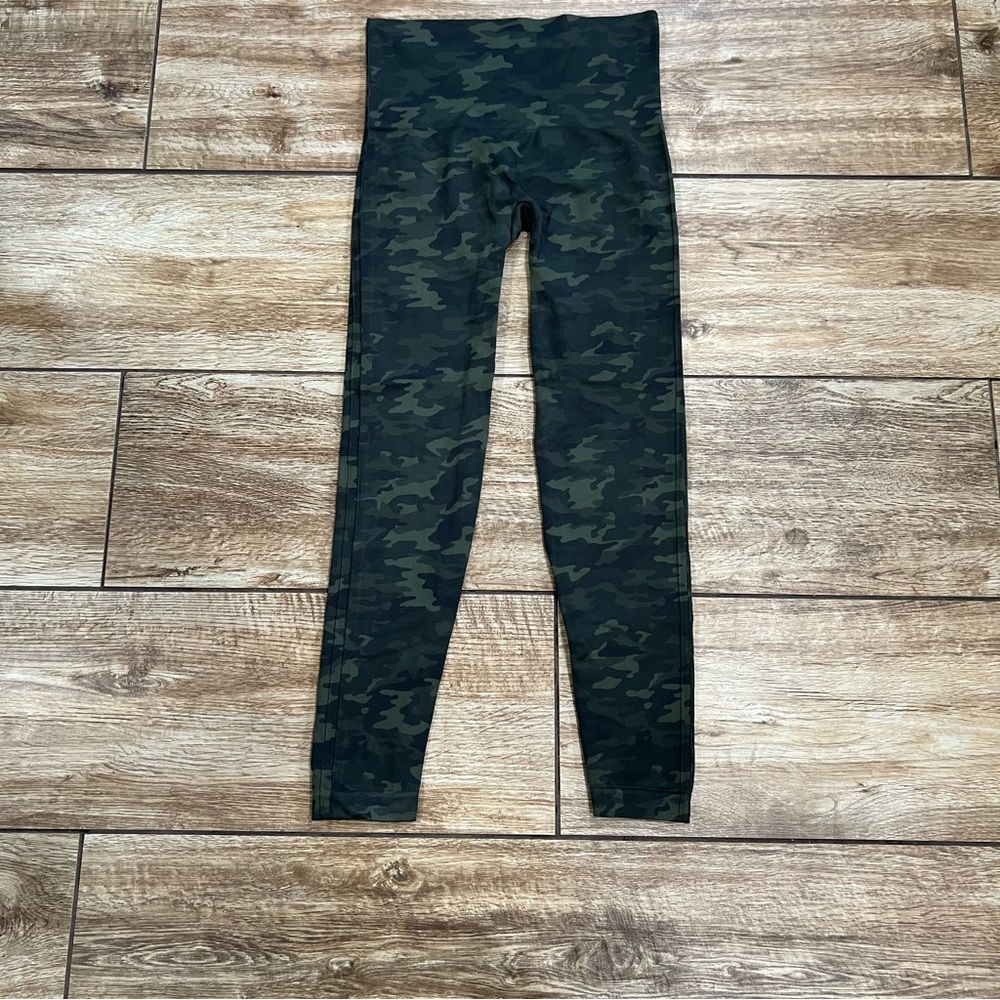 SPANX Look At Me Now Seamless Leggings Size Large Camo Green - Picture 13 of 15